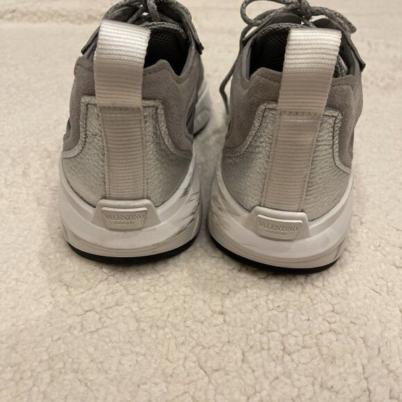 Valentino Garavani V Logo sneakers - Picture 6 of 9